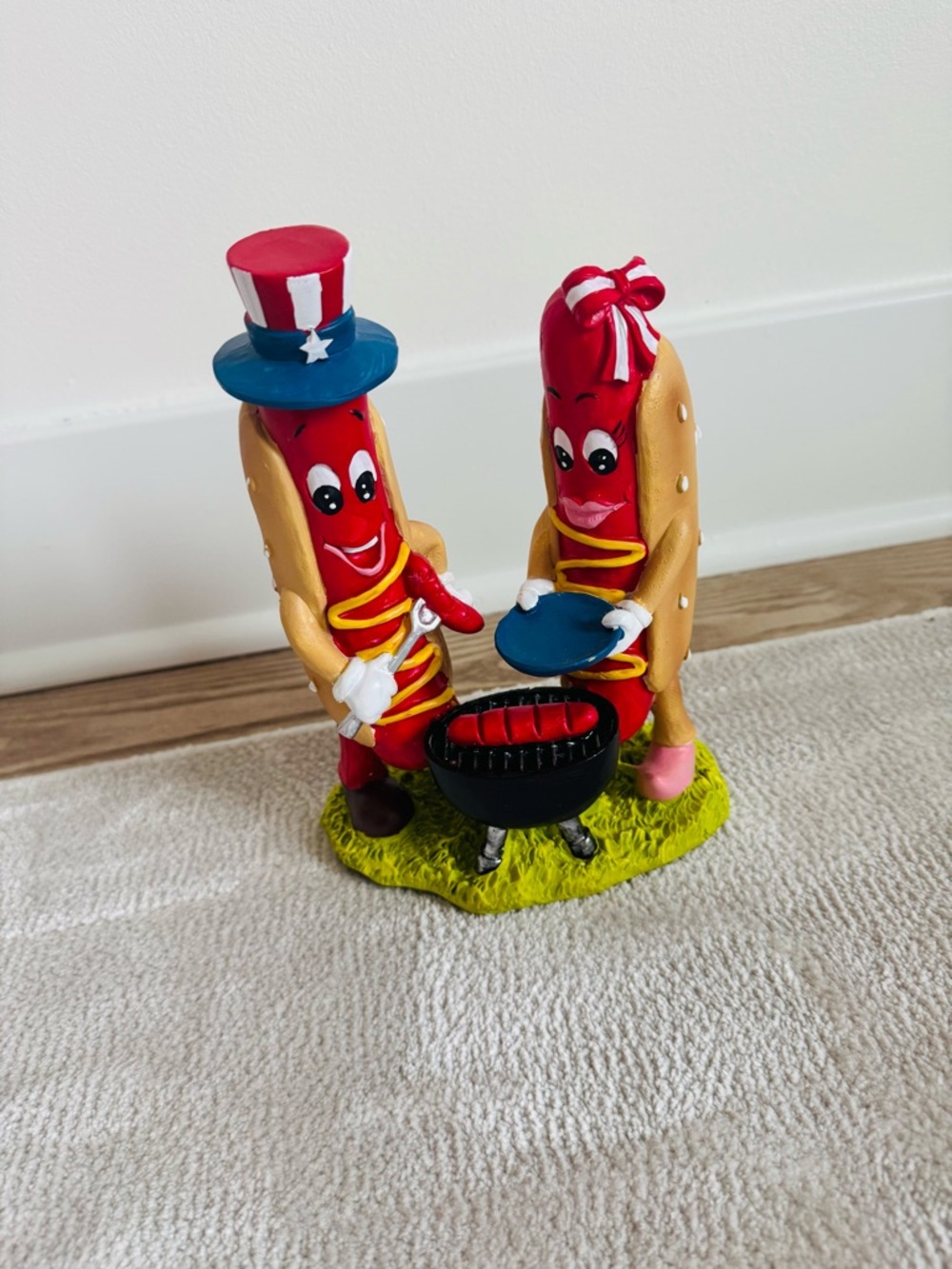Patriotic Red Blue 4th of July Memorial Day Hot Dog Couple Grilling NWT